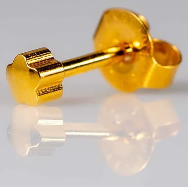 GOLD PLATE STUD - Flower Shape